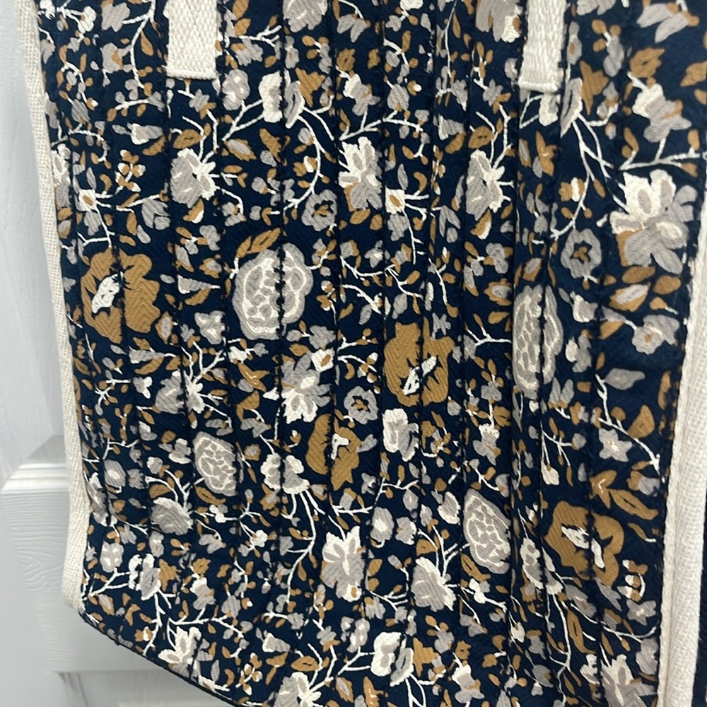 Universal Thread Quilt Tote - Picture 5 of 6